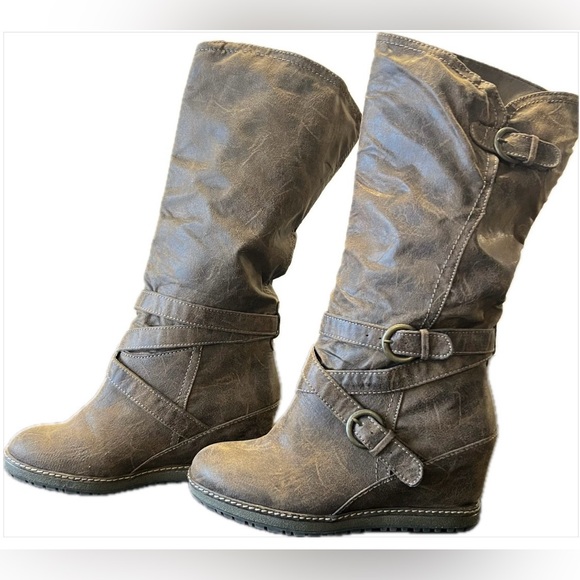 Stylish Brown Wedge Boots Size 8 from Yellow Shoes NWT - Picture 2 of 12